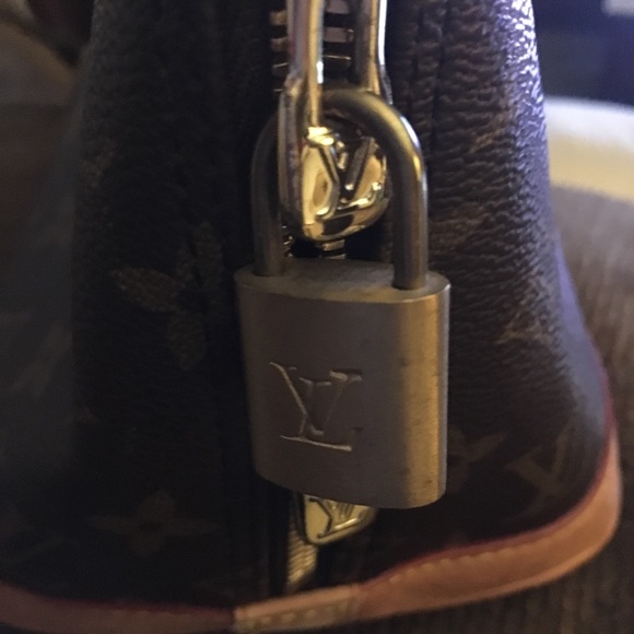 Louis Vuitton Alma Monogram Satchel w/ lock & keys - Picture 6 of 8